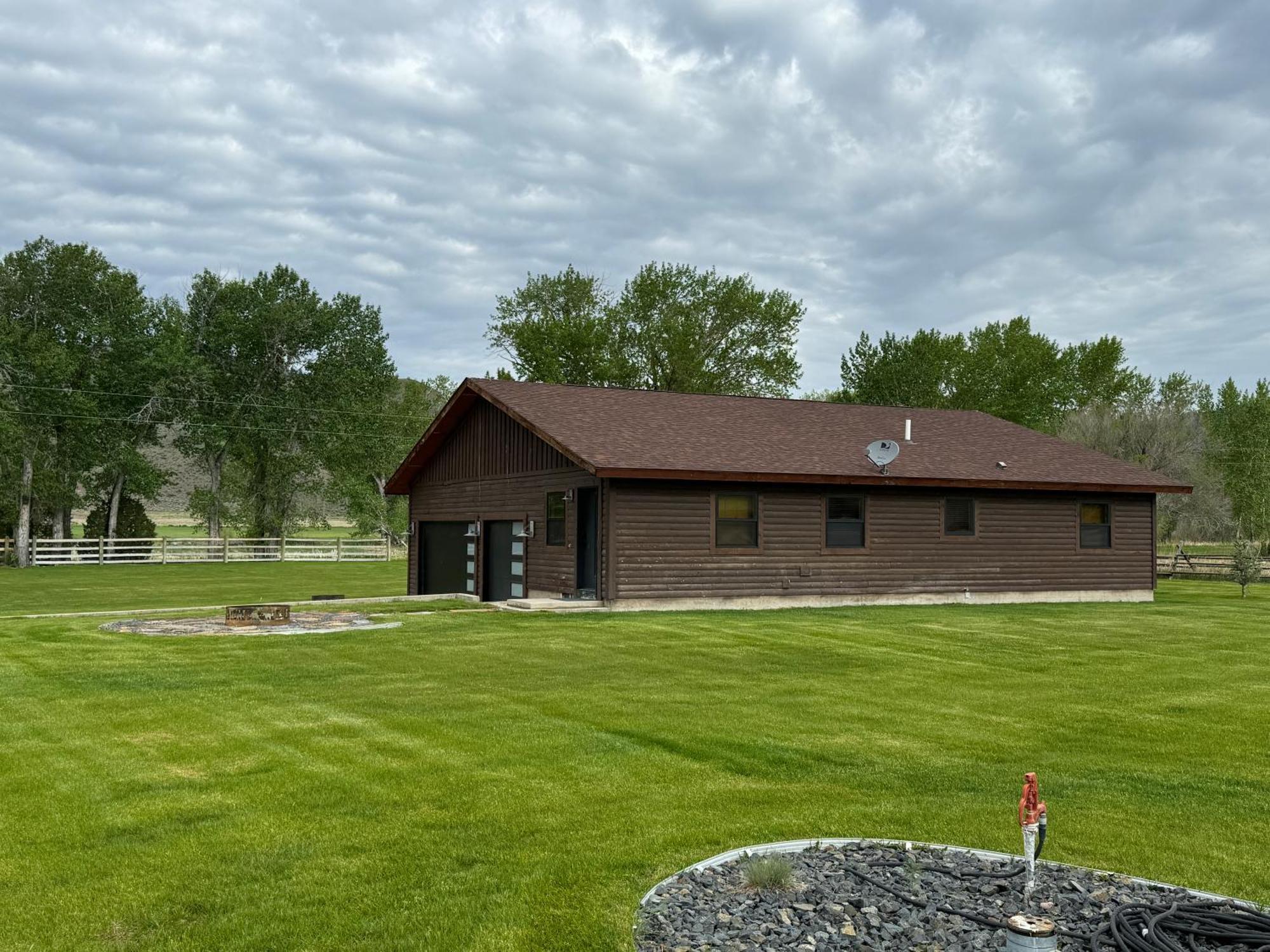 Sportsman Lodge Melrose Mt Butte Exterior photo